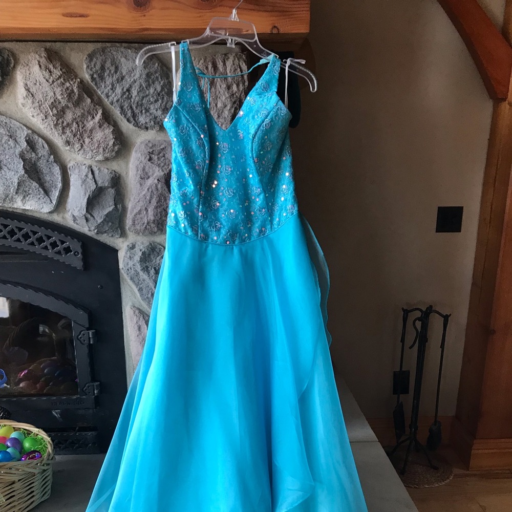 Light Turquoise Frilly/Fun Full-Length Prom Dress